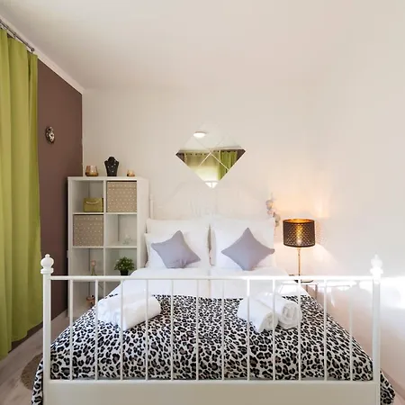 Apartment Sweet *