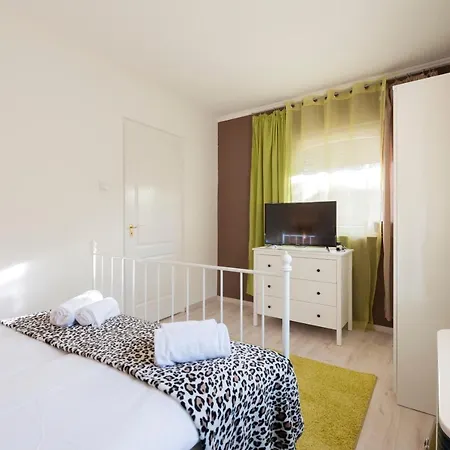 Sweet Apartment *